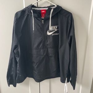 NIKE WINDBREAKER SIZE LARGE